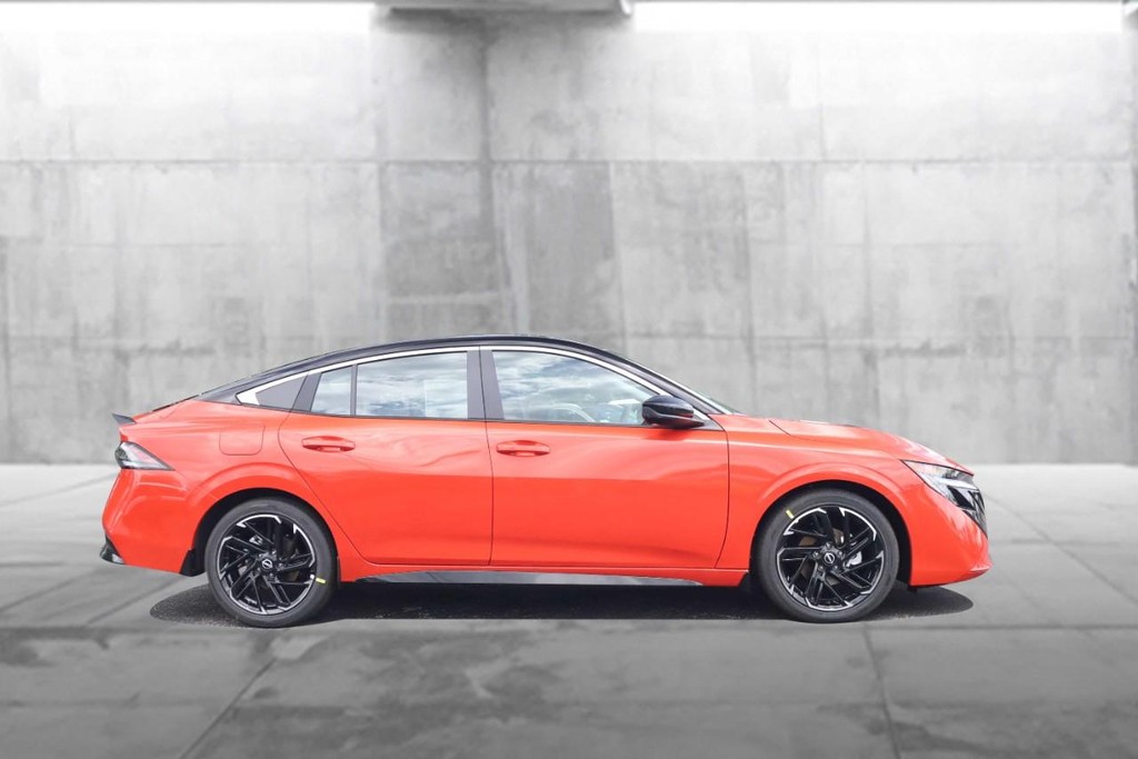 Nissan Sentra Vehicle Full-screen Gallery Image 5