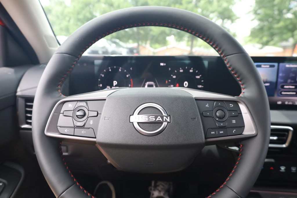 Nissan Sentra Vehicle Full-screen Gallery Image 9