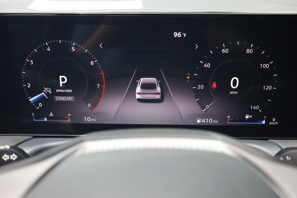 Nissan Sentra Vehicle Full-screen Gallery Image 10