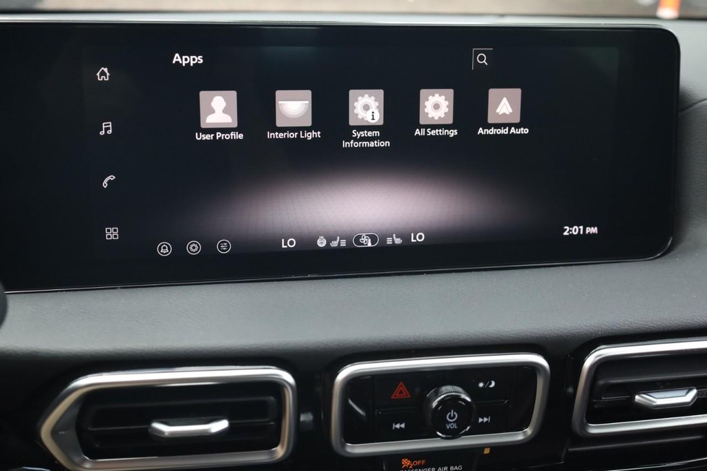 Nissan Sentra Vehicle Full-screen Gallery Image 11
