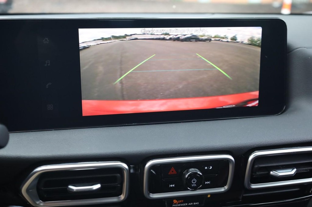 Nissan Sentra Vehicle Full-screen Gallery Image 12