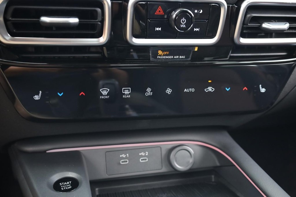 Nissan Sentra Vehicle Full-screen Gallery Image 13