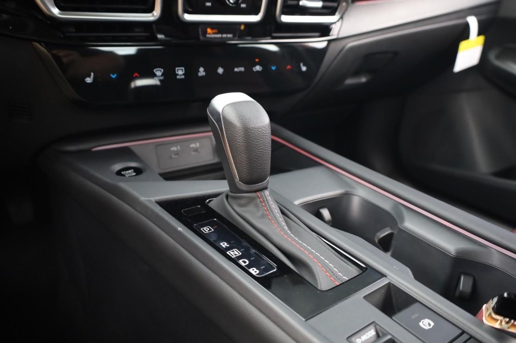 Nissan Sentra Vehicle Full-screen Gallery Image 15