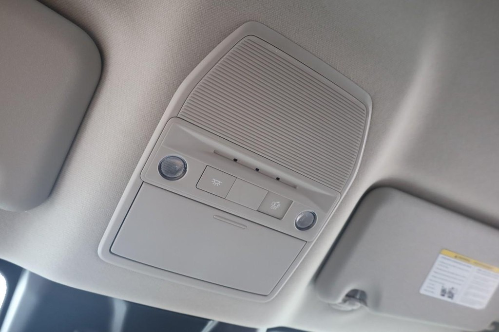 Nissan Sentra Vehicle Full-screen Gallery Image 16