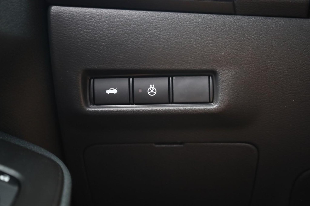 Nissan Sentra Vehicle Full-screen Gallery Image 18