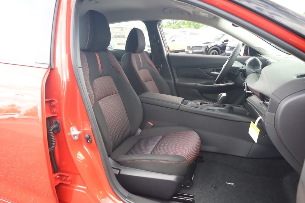 Nissan Sentra Vehicle Full-screen Gallery Image 21