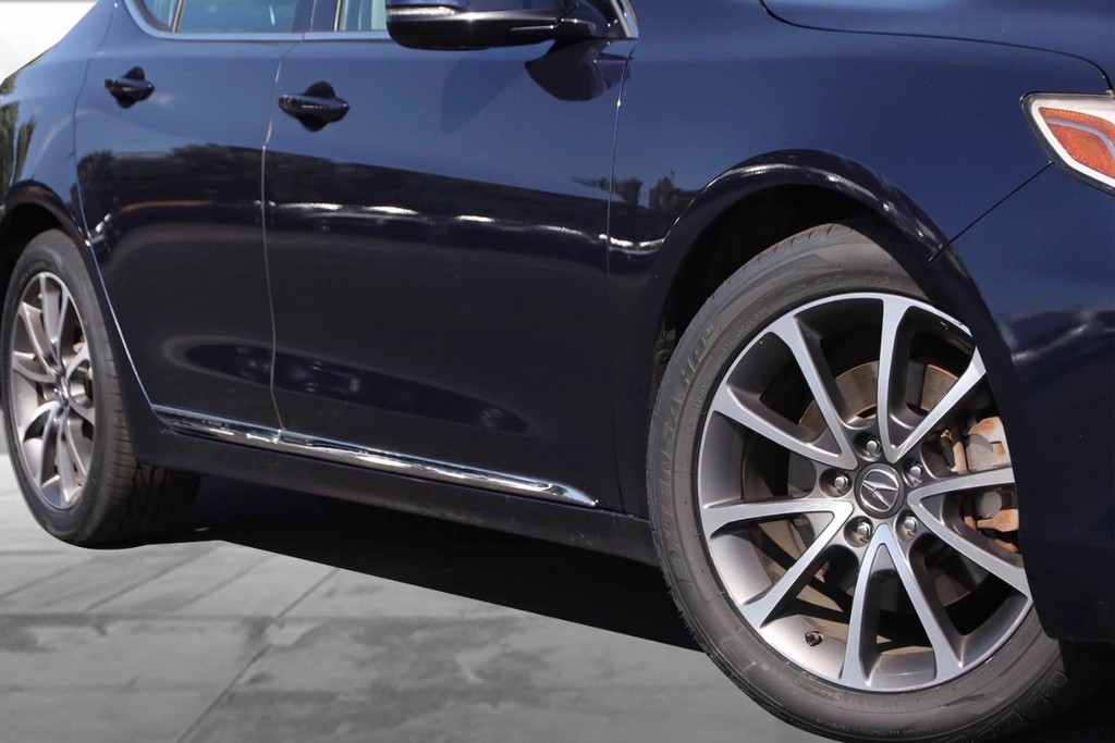 Acura TLX Vehicle Full-screen Gallery Image 3