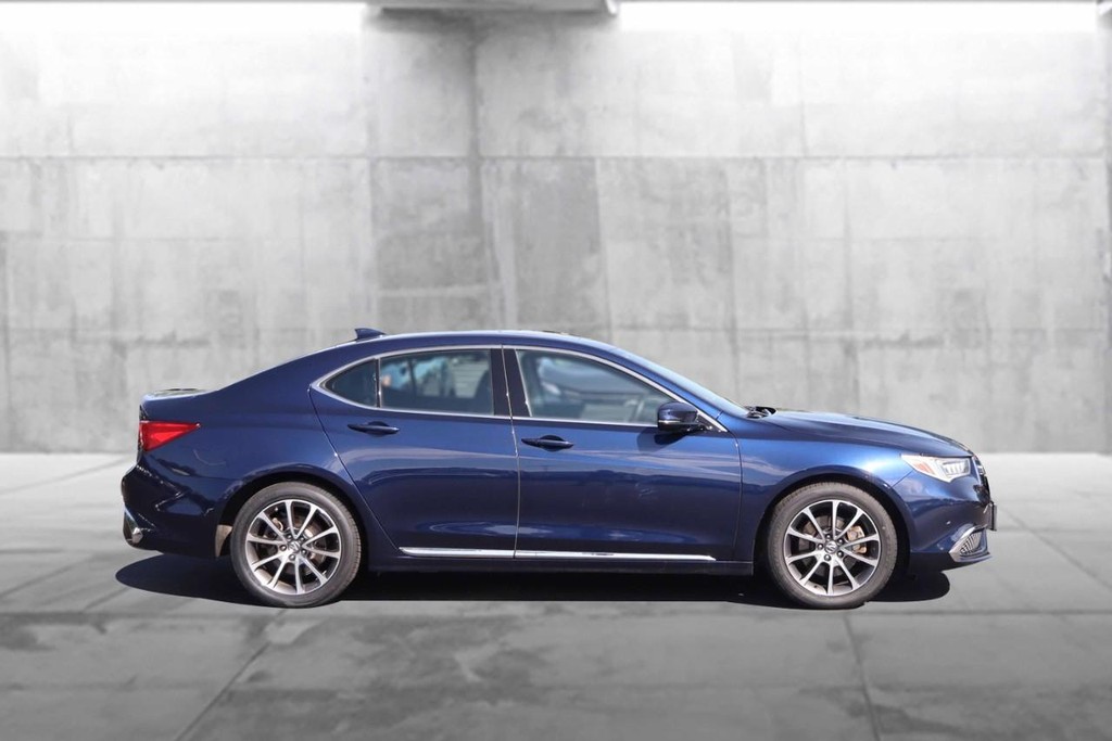Acura TLX Vehicle Full-screen Gallery Image 5