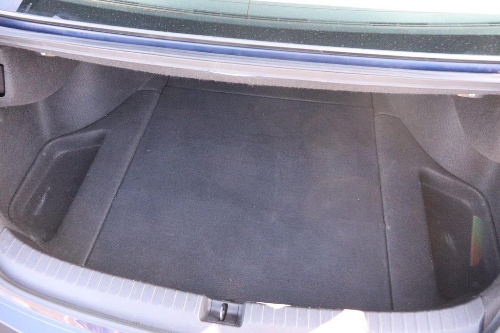Acura TLX Vehicle Full-screen Gallery Image 7