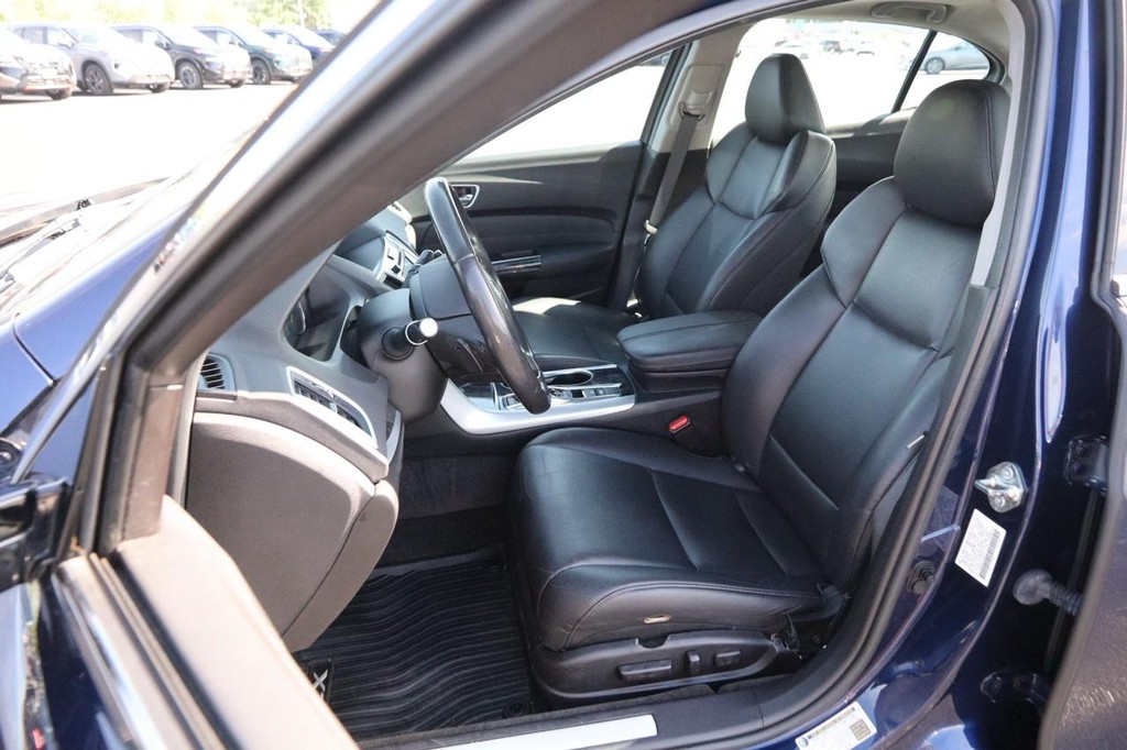 Acura TLX Vehicle Full-screen Gallery Image 9