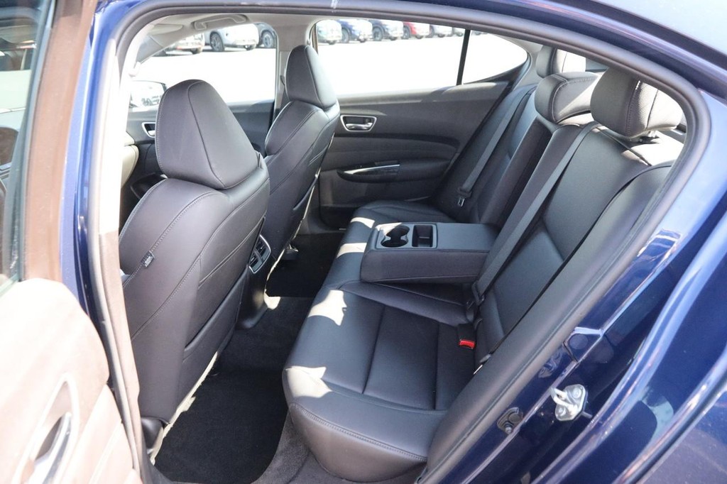 Acura TLX Vehicle Full-screen Gallery Image 10