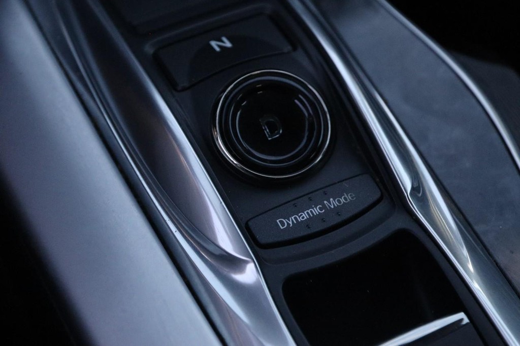 Acura TLX Vehicle Full-screen Gallery Image 20