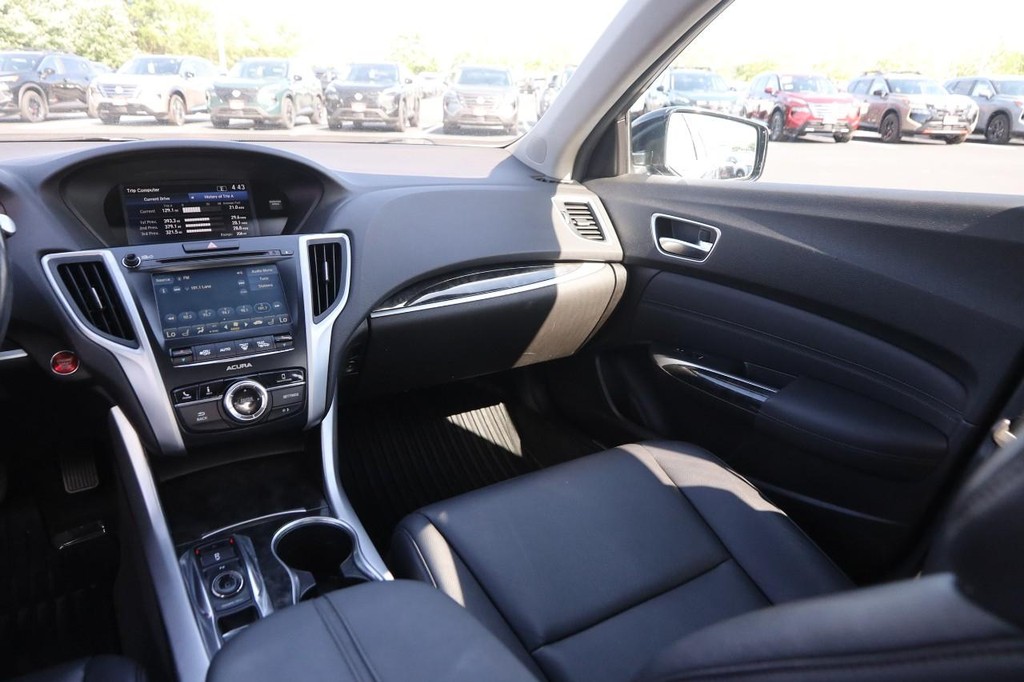 Acura TLX Vehicle Full-screen Gallery Image 26
