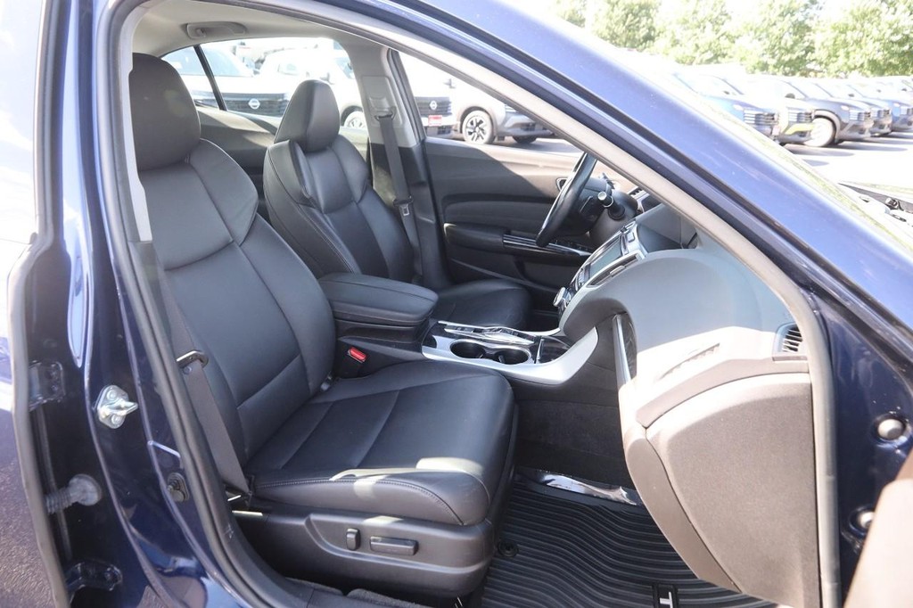 Acura TLX Vehicle Full-screen Gallery Image 27