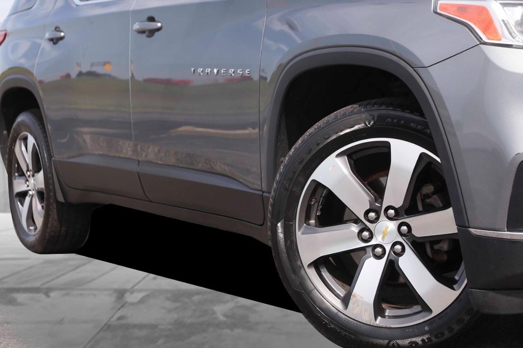 Chevrolet Traverse Vehicle Full-screen Gallery Image 03