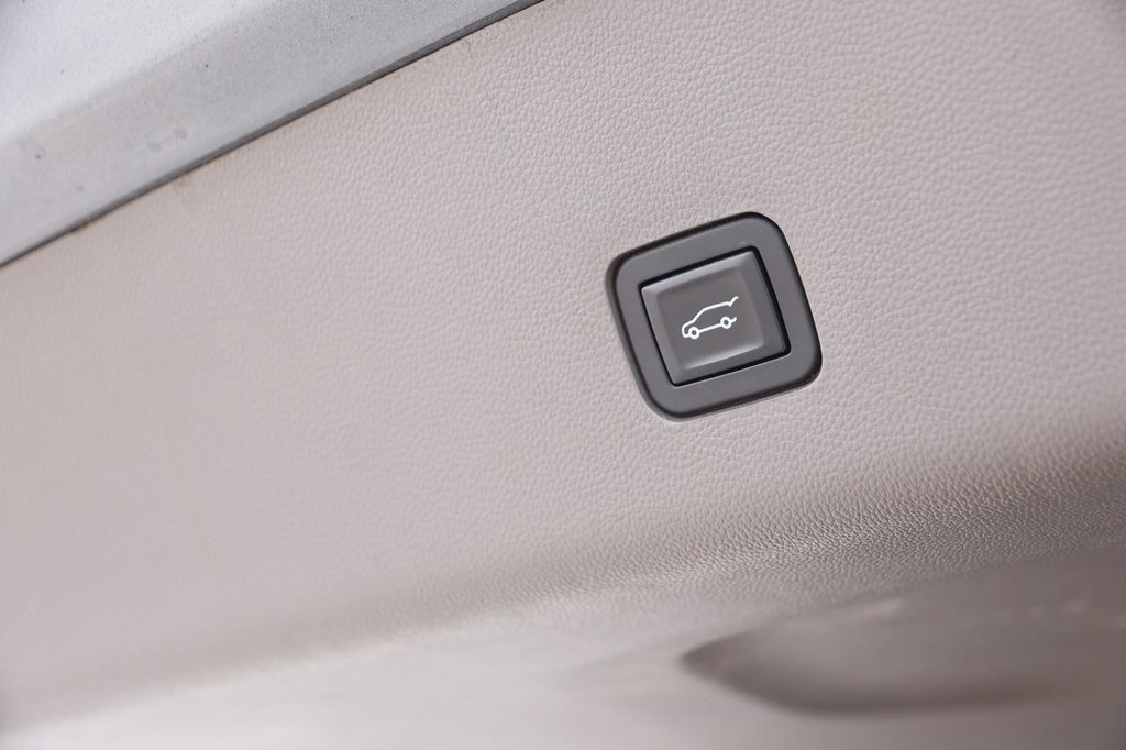 Chevrolet Traverse Vehicle Full-screen Gallery Image 08