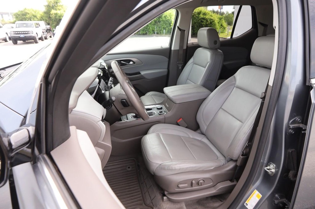 Chevrolet Traverse Vehicle Full-screen Gallery Image 09