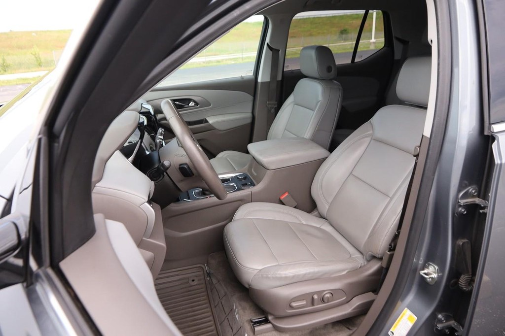 Chevrolet Traverse Vehicle Full-screen Gallery Image 12