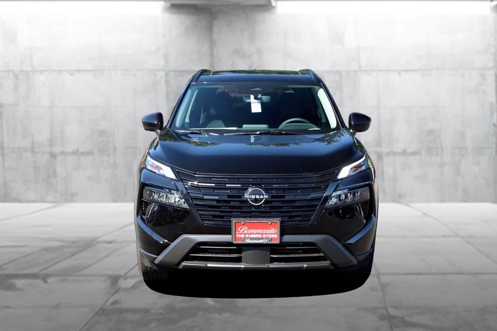Nissan Rogue Vehicle Image 04