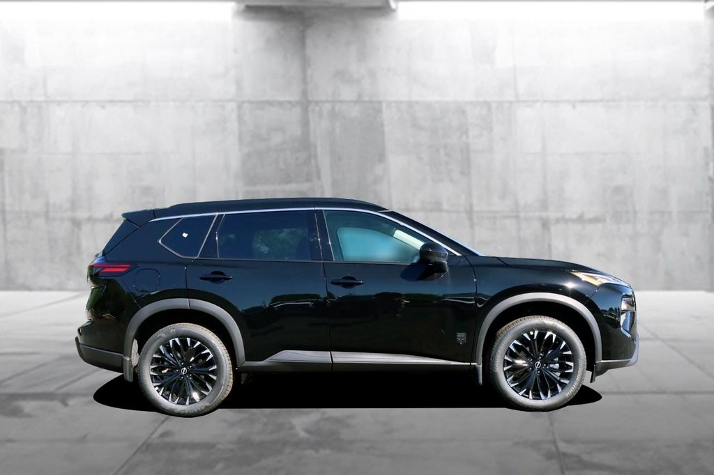 Nissan Rogue Vehicle Image 05