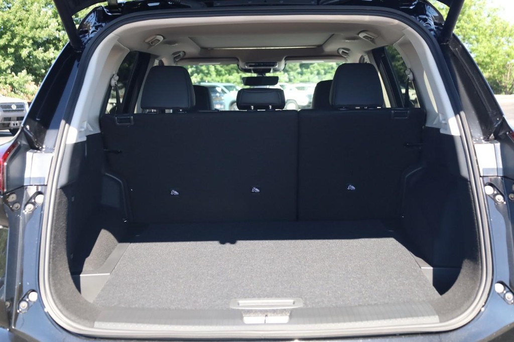 Nissan Rogue Vehicle Image 07