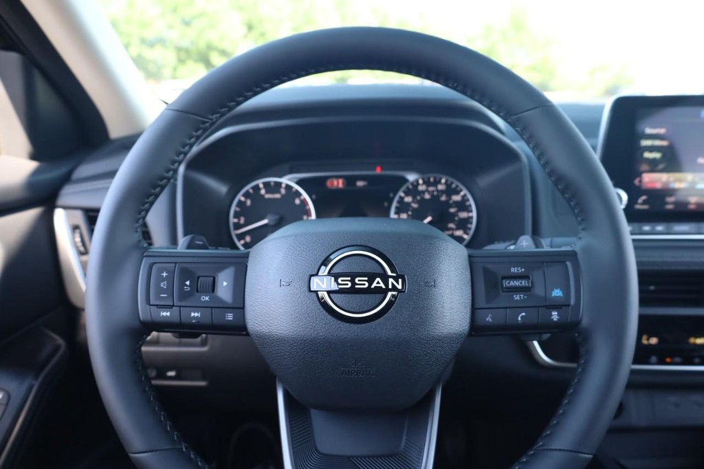 Nissan Rogue Vehicle Image 09