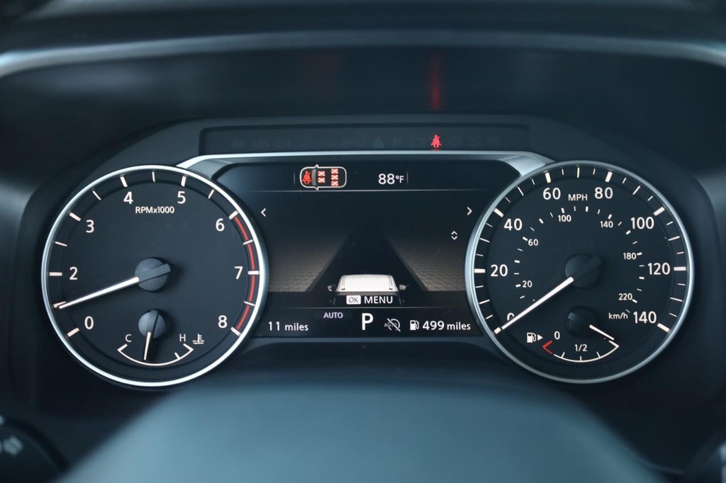 Nissan Rogue Vehicle Image 10