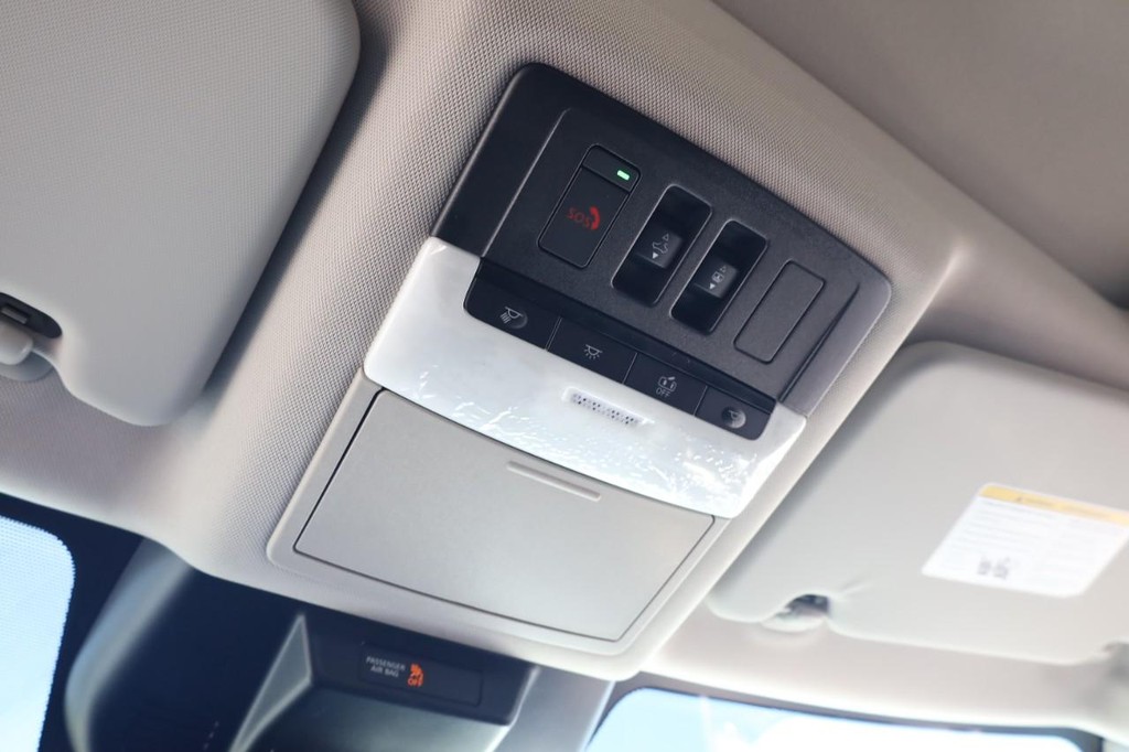 Nissan Rogue Vehicle Image 16