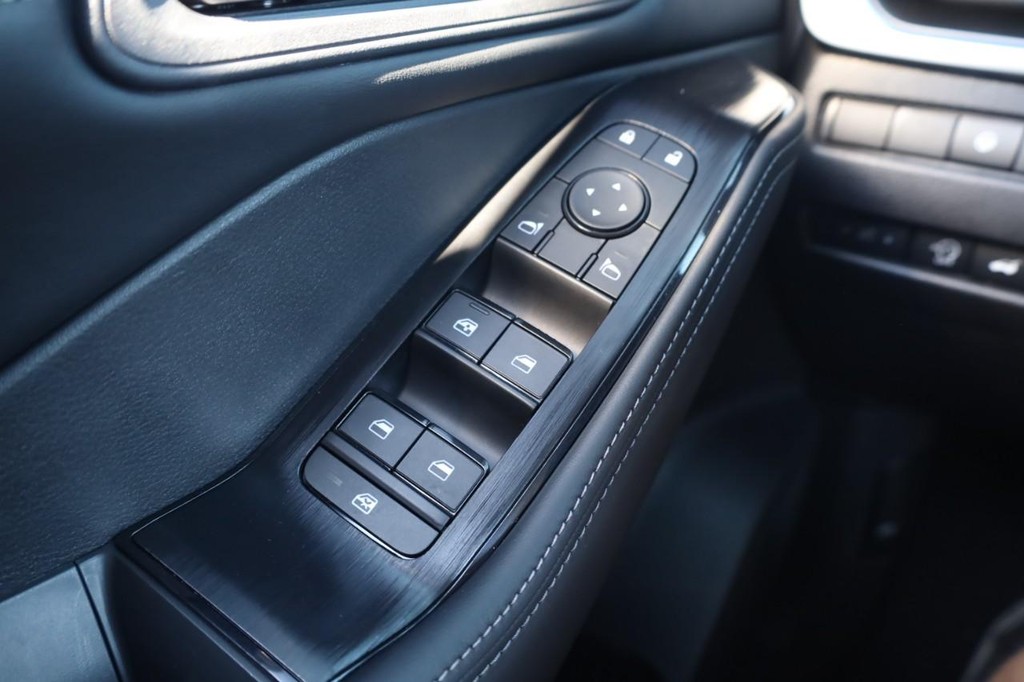 Nissan Rogue Vehicle Image 17