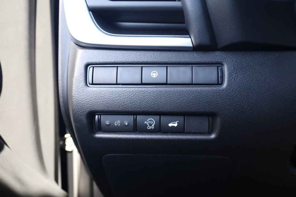 Nissan Rogue Vehicle Image 18