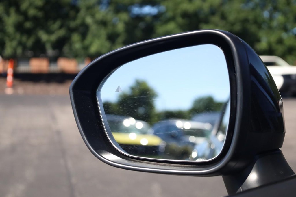 Nissan Rogue Vehicle Image 19