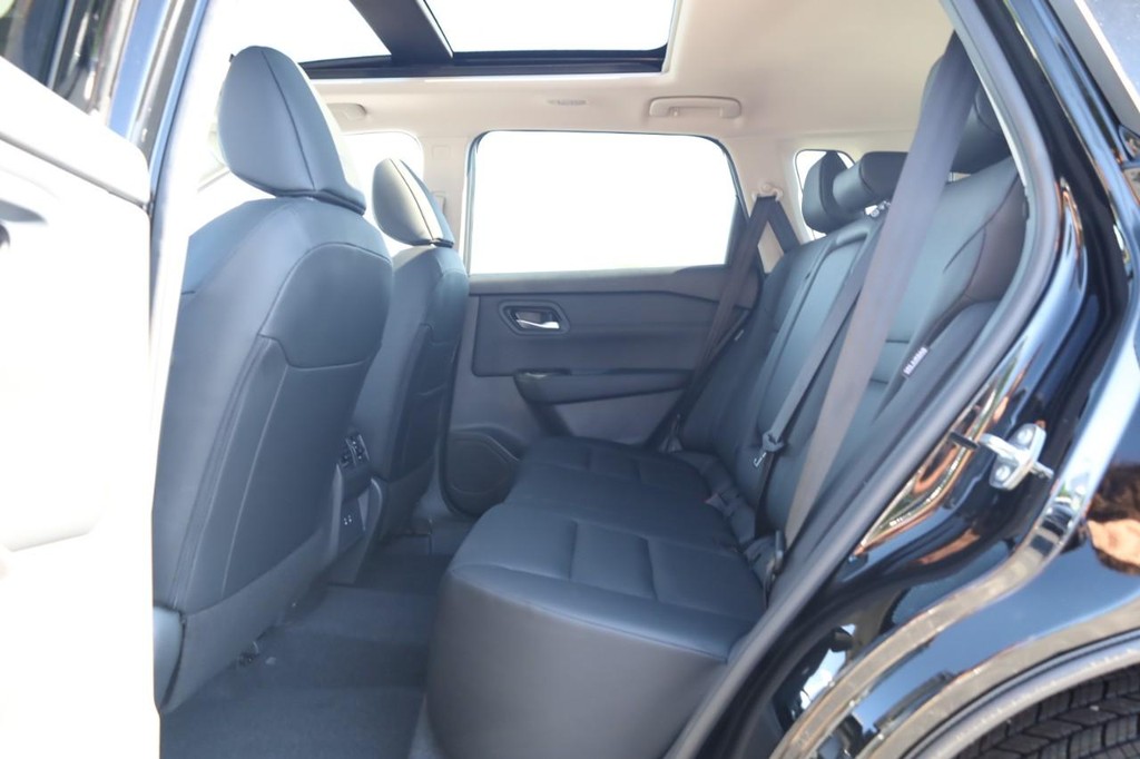 Nissan Rogue Vehicle Image 21