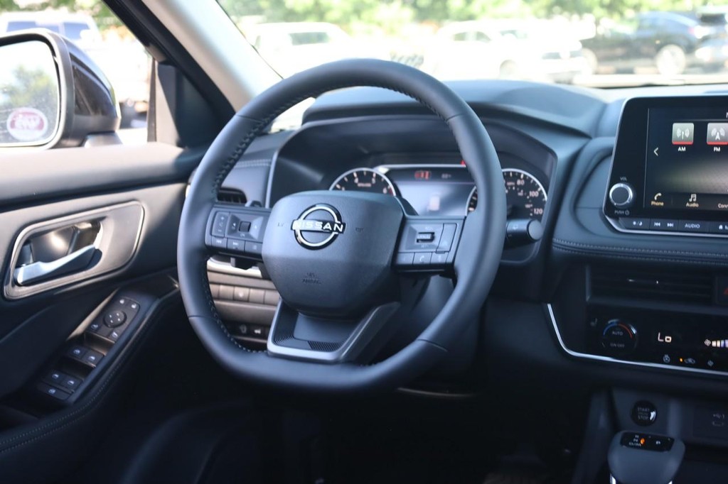 Nissan Rogue Vehicle Image 23