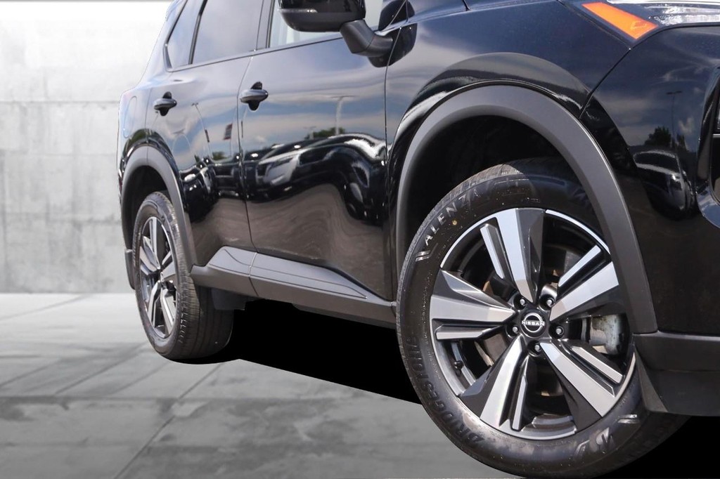 Nissan Rogue Vehicle Image 03