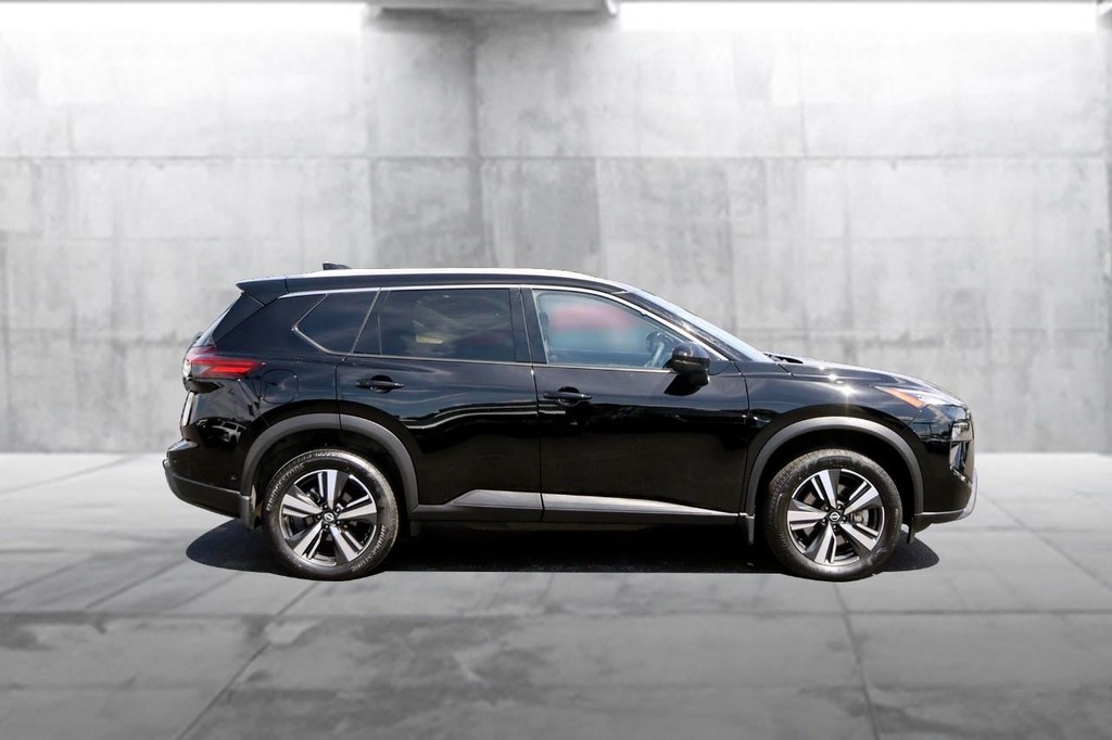 Nissan Rogue Vehicle Image 05