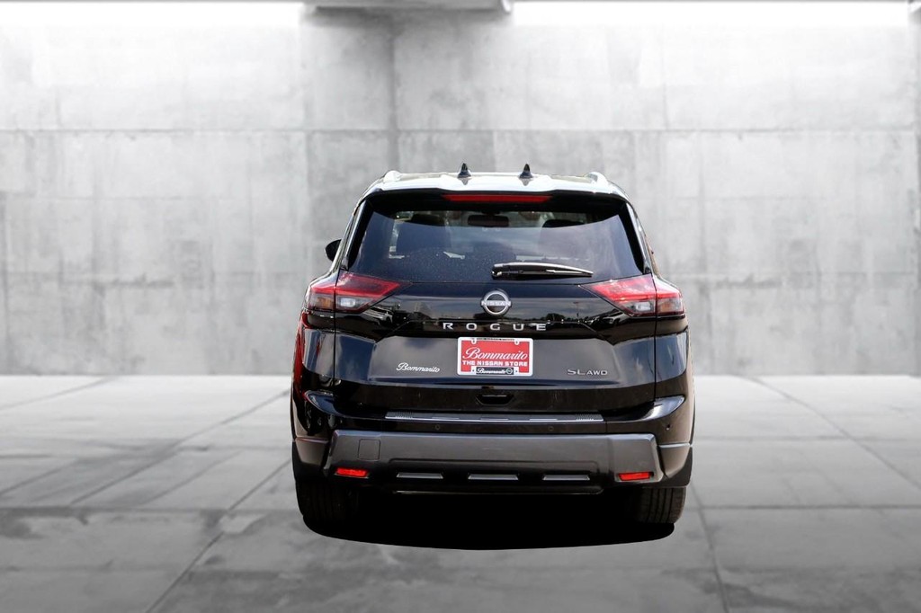 Nissan Rogue Vehicle Image 06
