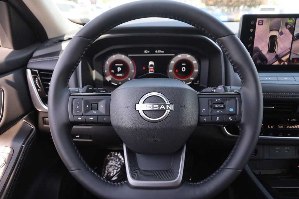 Nissan Rogue Vehicle Image 12