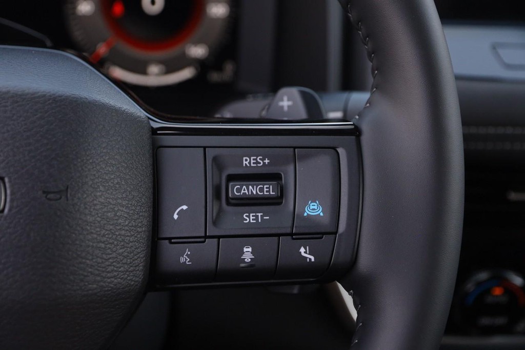 Nissan Rogue Vehicle Image 14