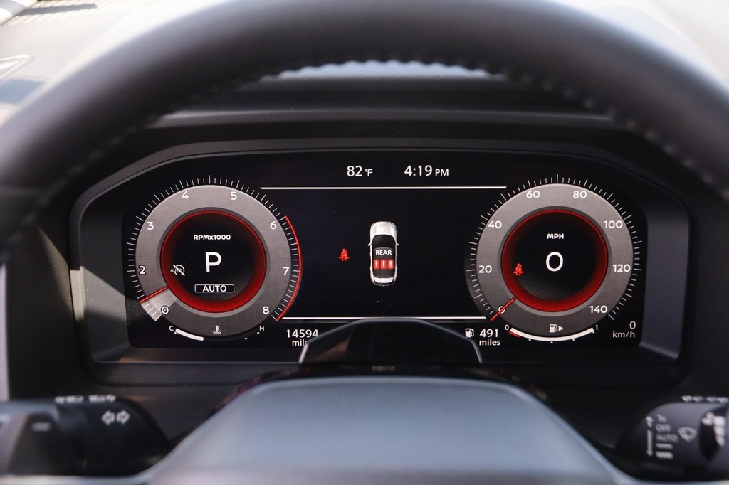 Nissan Rogue Vehicle Image 15
