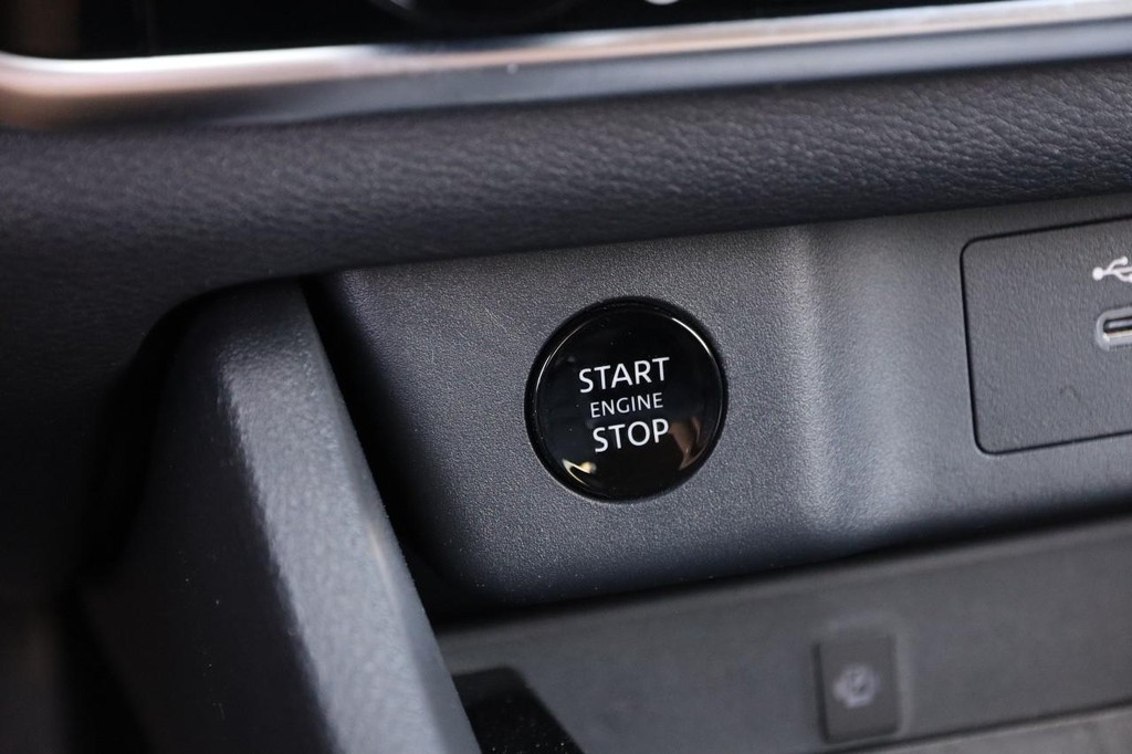 Nissan Rogue Vehicle Image 16
