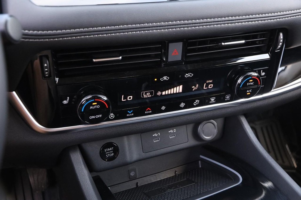 Nissan Rogue Vehicle Image 20
