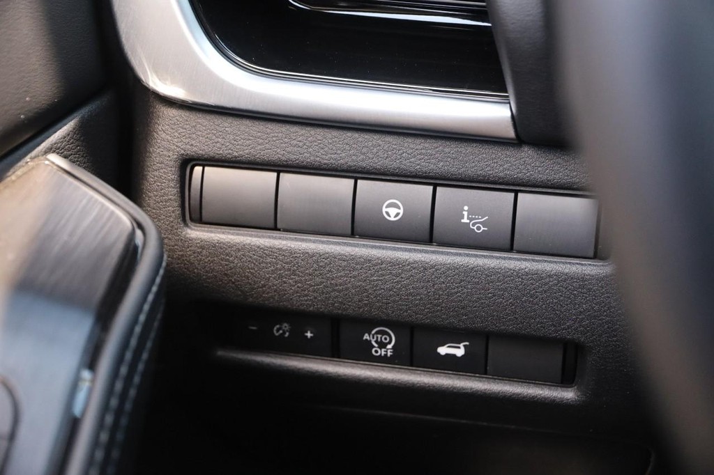 Nissan Rogue Vehicle Image 23