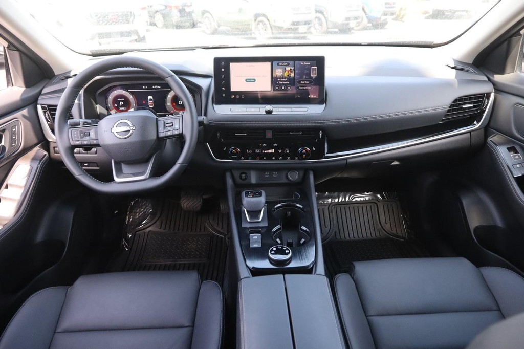Nissan Rogue Vehicle Image 24