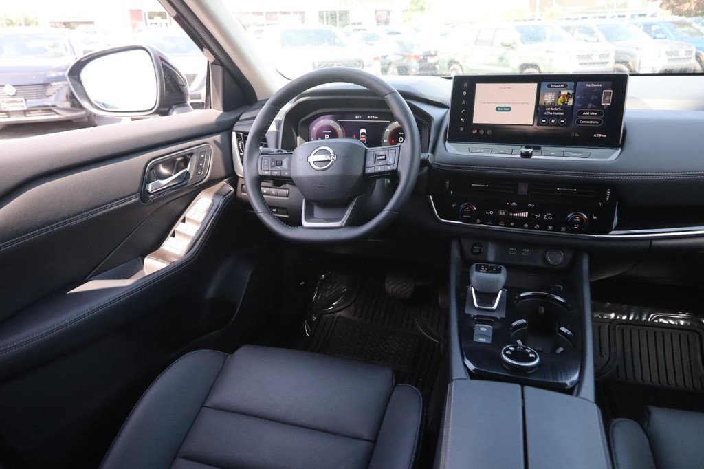 Nissan Rogue Vehicle Image 25
