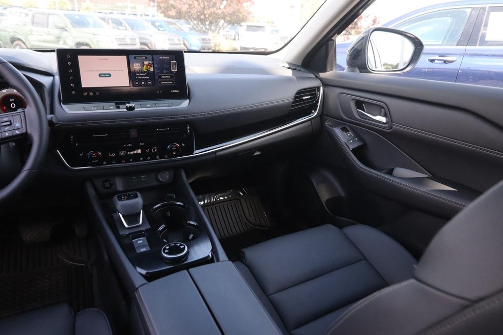 Nissan Rogue Vehicle Image 28