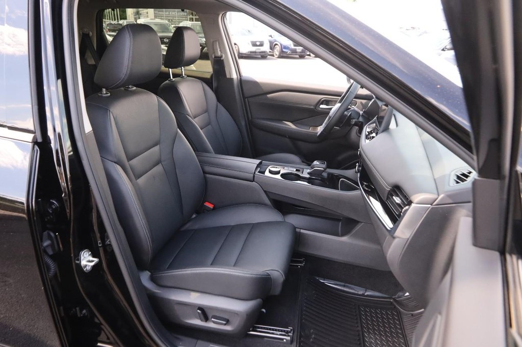 Nissan Rogue Vehicle Image 29