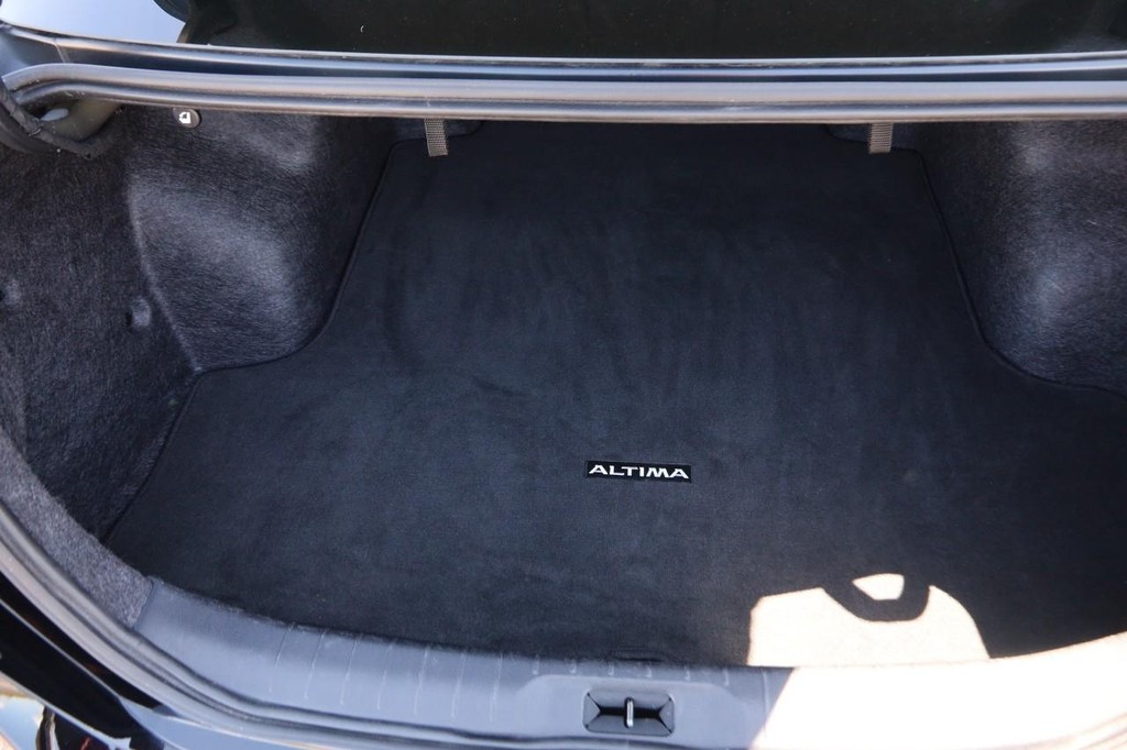 Nissan Altima Vehicle Image 07