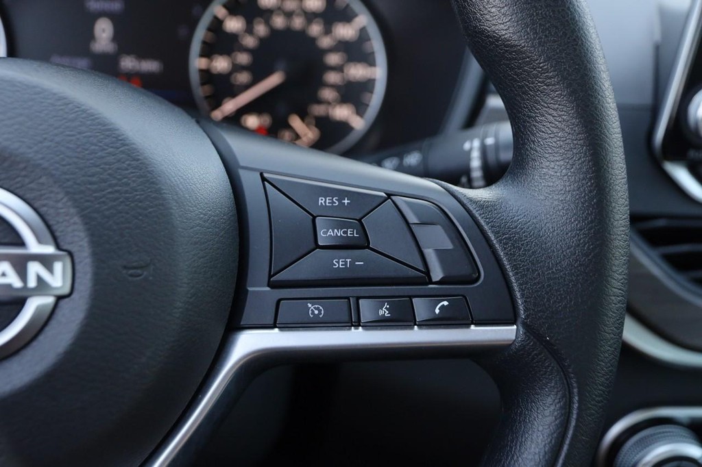 Nissan Altima Vehicle Image 12