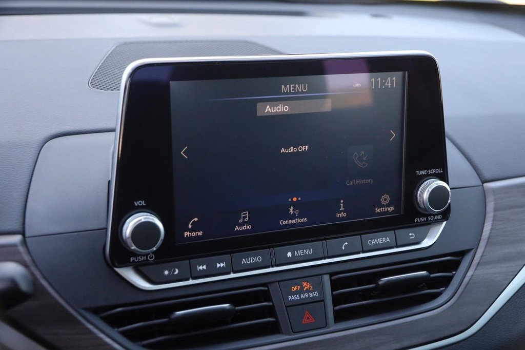 Nissan Altima Vehicle Image 15
