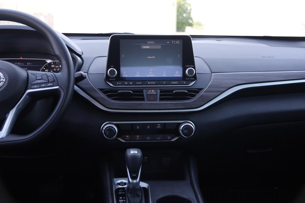 Nissan Altima Vehicle Image 23
